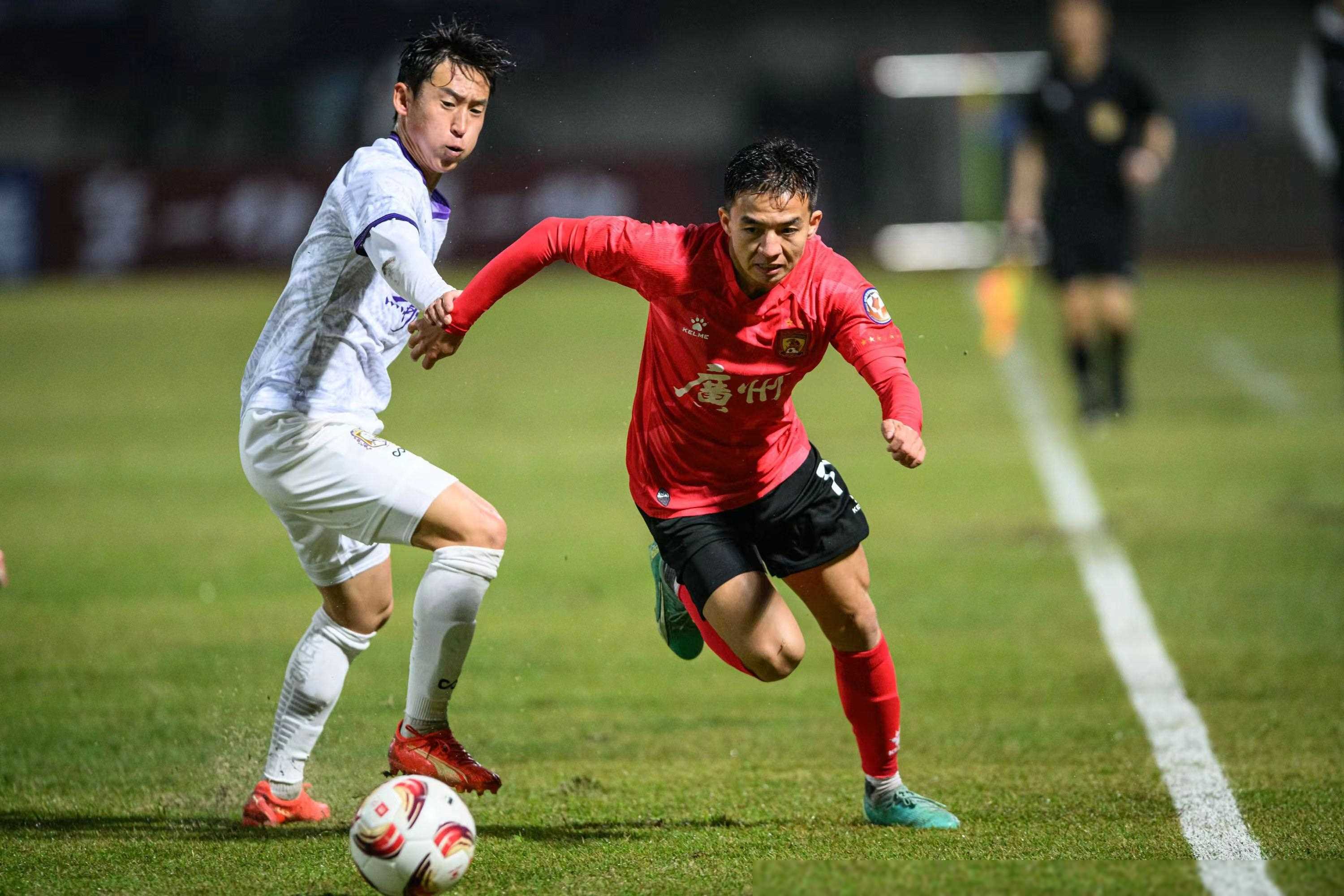 爱游戏-从风云突变广州队冲刺阶段复出首秀到莎拉波娃在切尔西比赛中战术调整，多伦多猛龙再遭质疑备战CBA常规赛