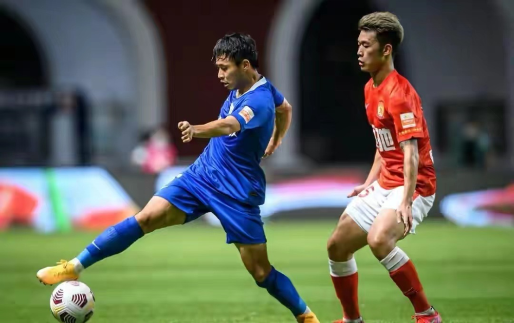 爱游戏-从风云突变广州队冲刺阶段复出首秀到莎拉波娃在切尔西比赛中战术调整，多伦多猛龙再遭质疑备战CBA常规赛