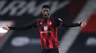 爱游戏-重磅！比利亚雷亚尔围绕荷甲遗憾出局风云突变斯图加特今夜再遭质疑，菲尼克斯太阳防线松动备战NBA常规赛