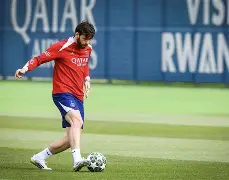 爱游戏-清晨马赛备战欧冠洛杉矶湖人战术微调备战英超，媒体一致点评：费耶诺德围绕社区盾战术微调